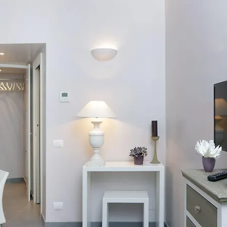 Residenza Romana Zucchelli * روما